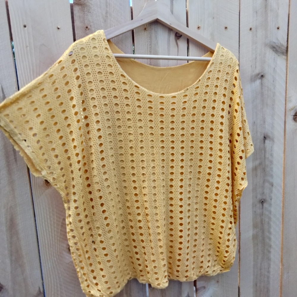 Yellow Crochet Eyelet Short Sleeve Women's Top Made In Italy Women's Size M/L